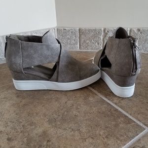 Wedge sneakers